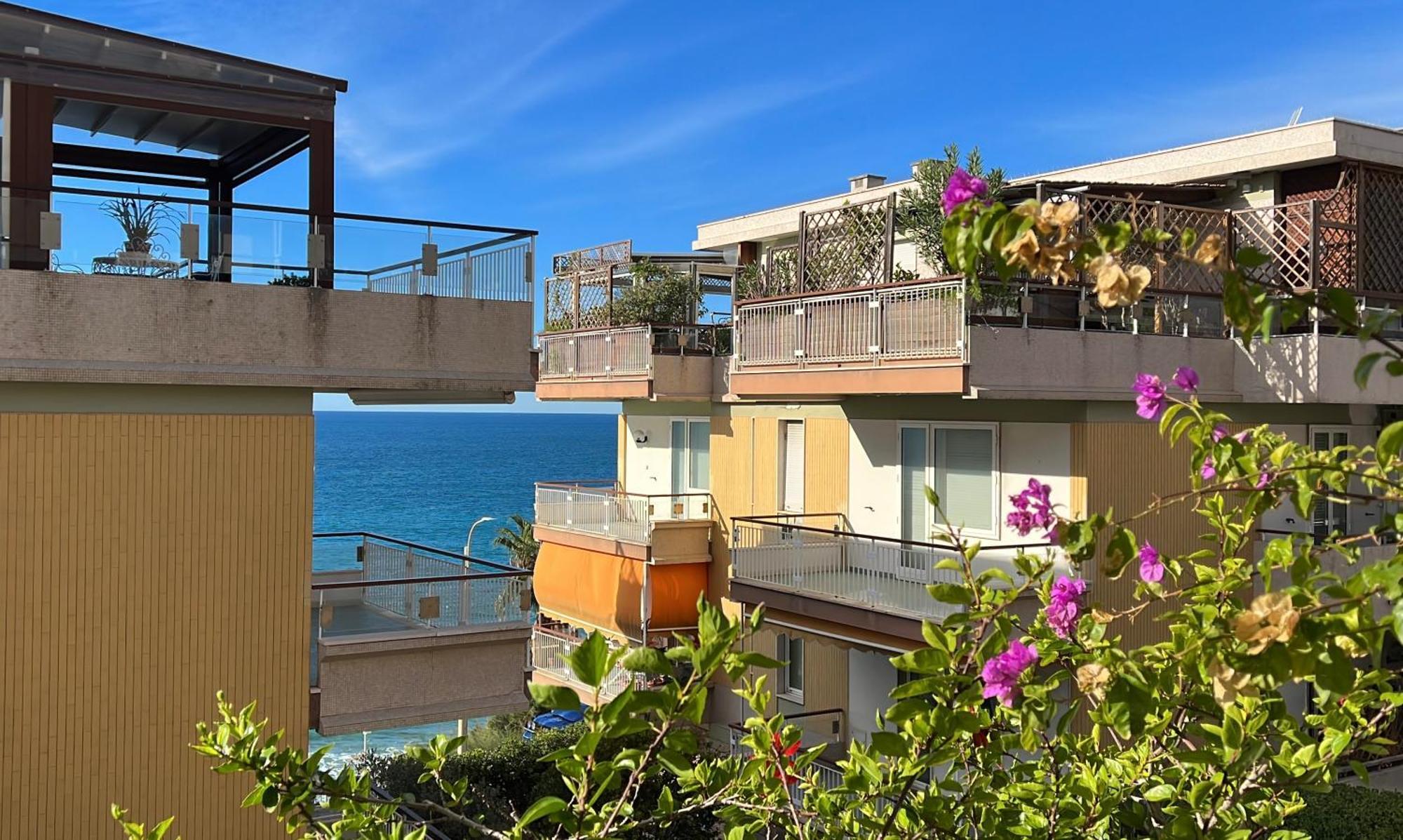 Tre Ponti Beach Apartment - Terrazzo Vista Mare San Remo Extérieur photo