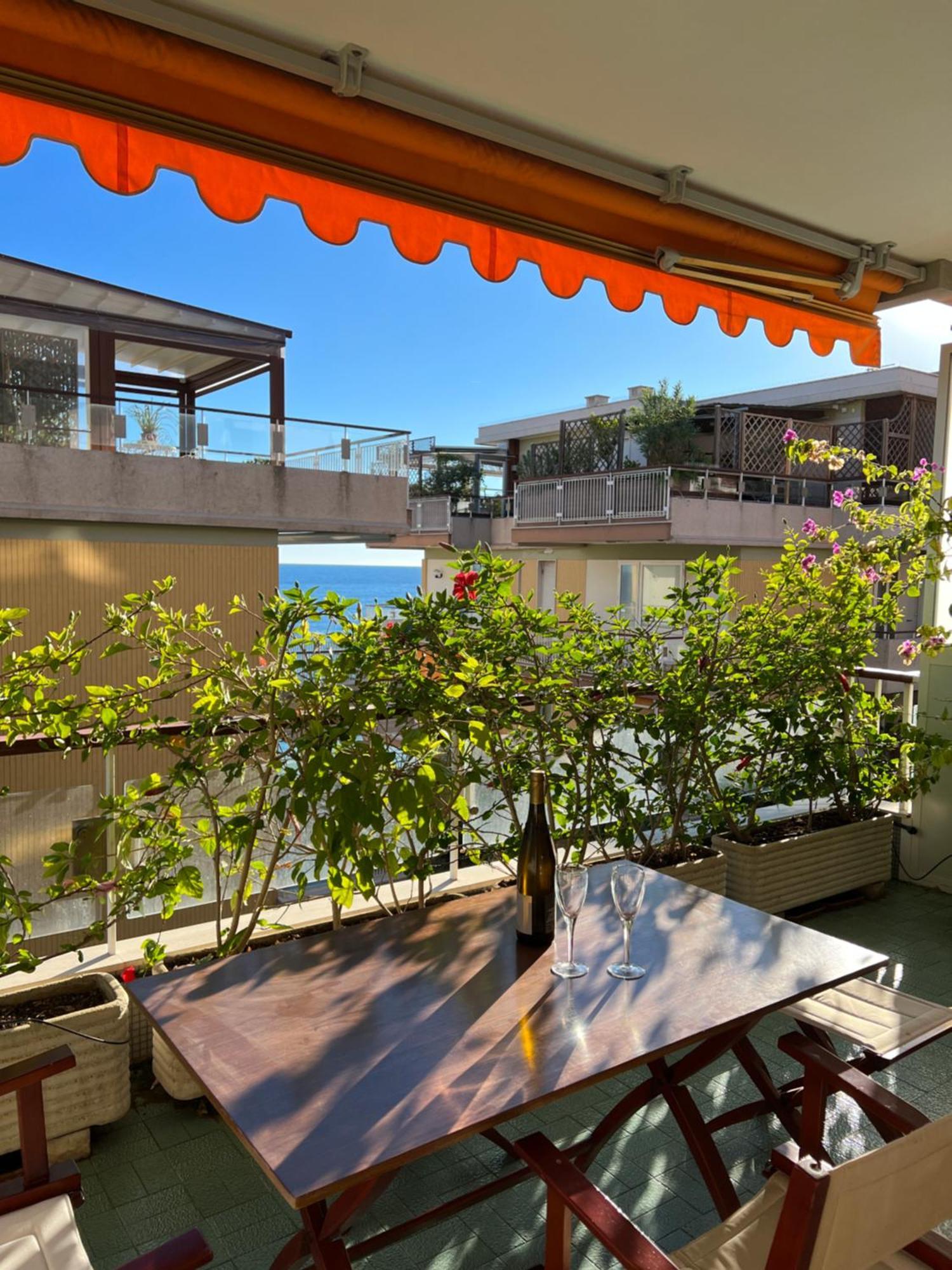 Tre Ponti Beach Apartment - Terrazzo Vista Mare San Remo Extérieur photo